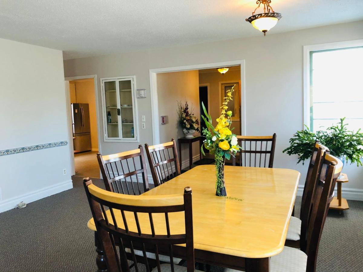Downtown Whitehorse 2 Bedroom House 외부 사진