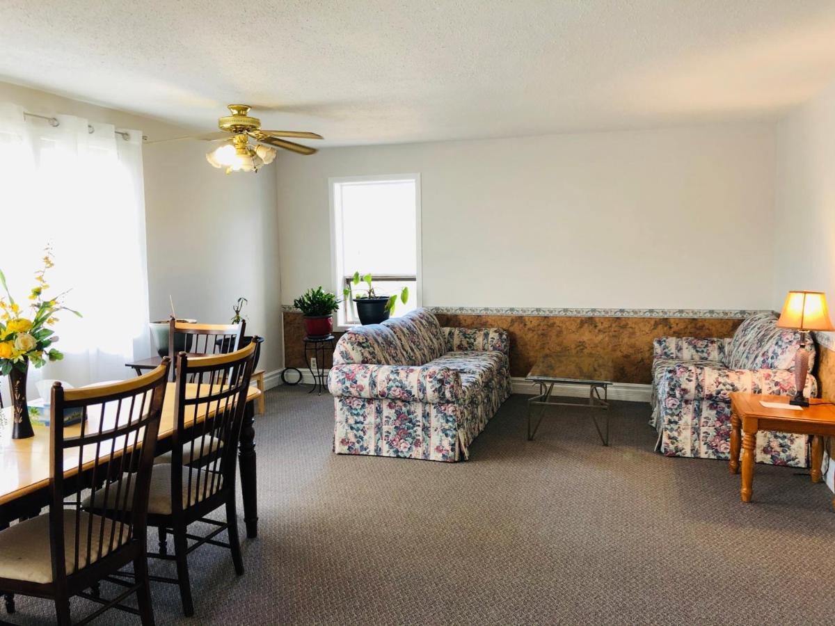 Downtown Whitehorse 2 Bedroom House 외부 사진