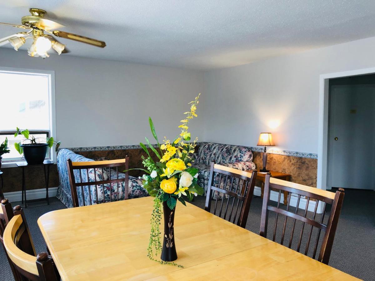 Downtown Whitehorse 2 Bedroom House 외부 사진